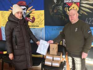 Допомога ЗСУ: Захисникам передано 5 сучасних радіостанцій Motorola