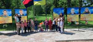 В закладах освіти Овруцької громади — як у закладах загальної середньої освіти, так і в закладах дошкільної освіти — відбулися тематичні заходи, присвячені Дню Героїв