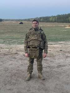 Сьогодні громада міста Овруч зустрічатиме траурний кортеж із воїном «на щиті» — нашим мужнім Захисником – Кравчуком Віталієм Олександровичем
